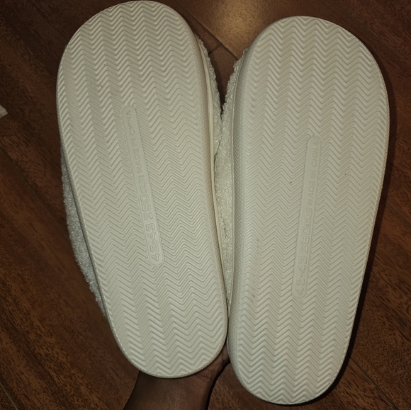 Smiley Face Slippers/Slides **NEW** Pink and White Fuzzy Womens Shoes - Picture 7 of 10